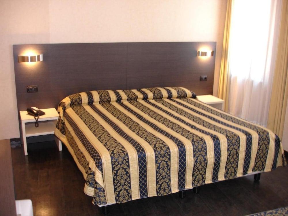 Alfred Monaco - Ex Forum - Renove Hotel 3*