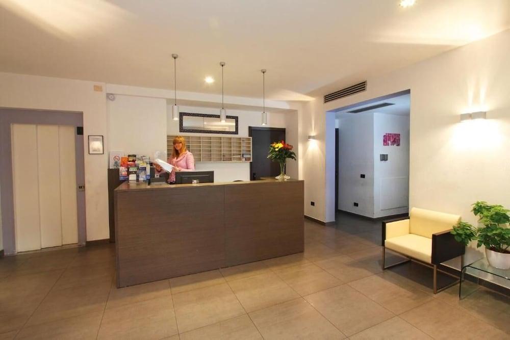 Alfred Monaco - Ex Forum - Renove Hotel